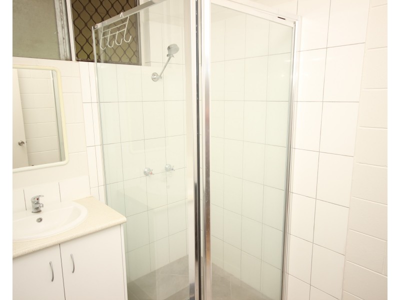 37 Windarra Street, Woree QLD 4868