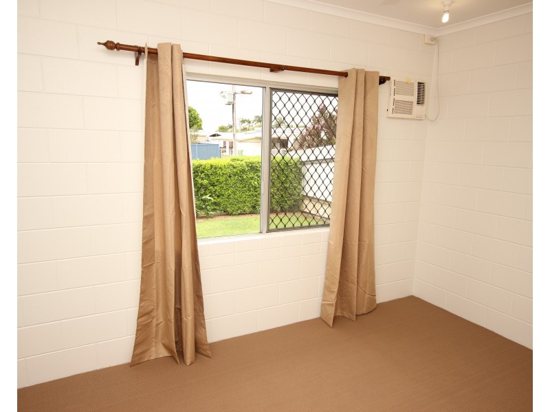 37 Windarra Street, Woree QLD 4868