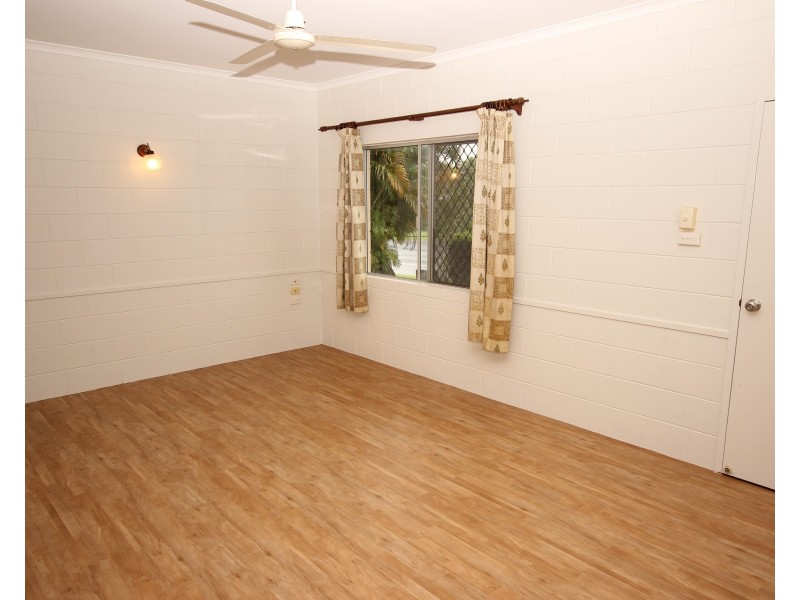 37 Windarra Street, Woree QLD 4868