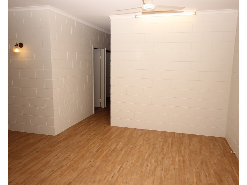 37 Windarra Street, Woree QLD 4868