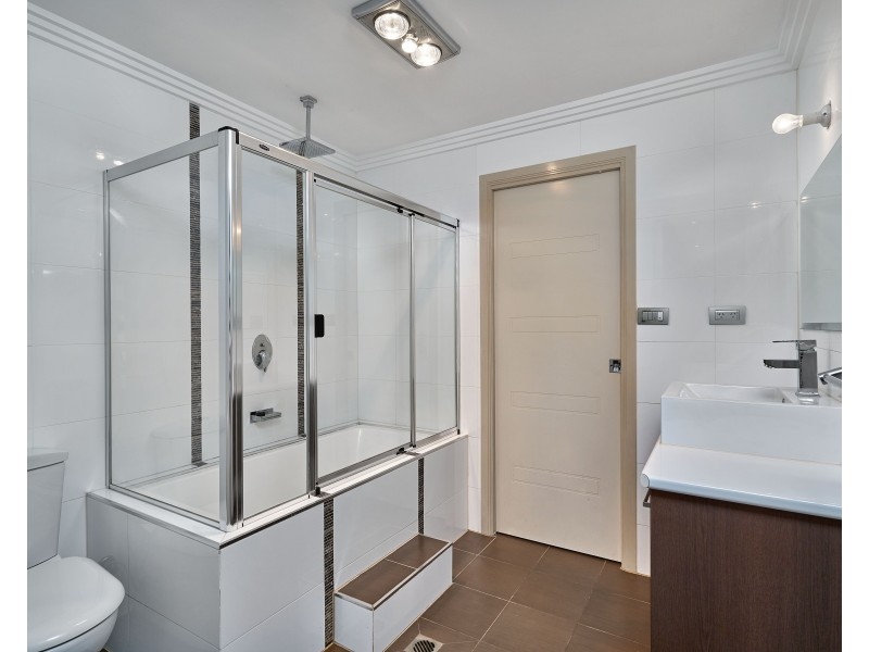 17 Kowinka Street, White Rock QLD 4868