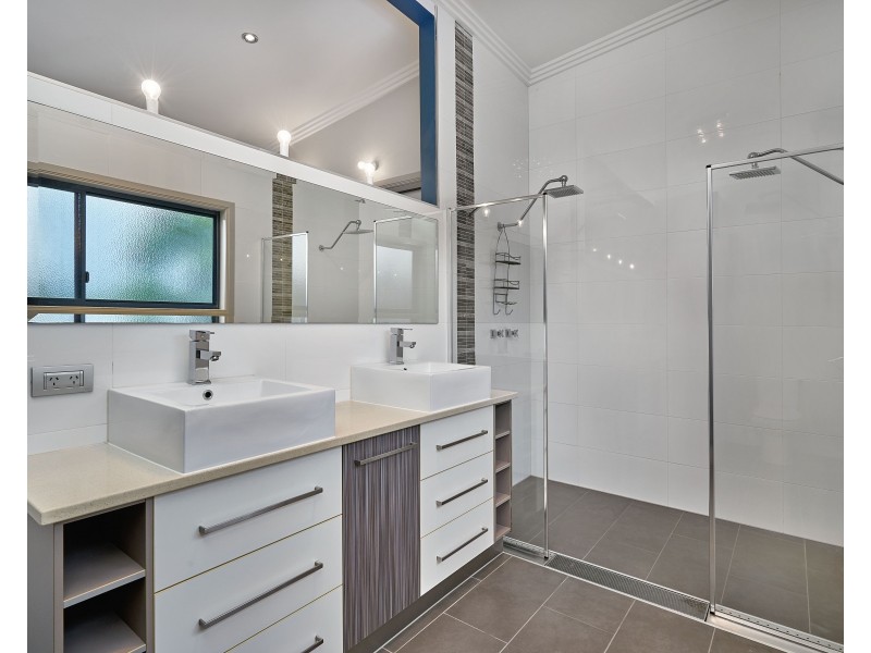 17 Kowinka Street, White Rock QLD 4868