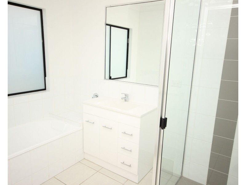 14 Ainscow Drive, Bentley Park QLD 4869