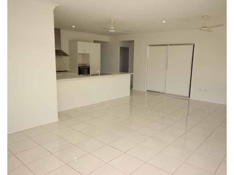 14 Ainscow Drive, Bentley Park QLD 4869