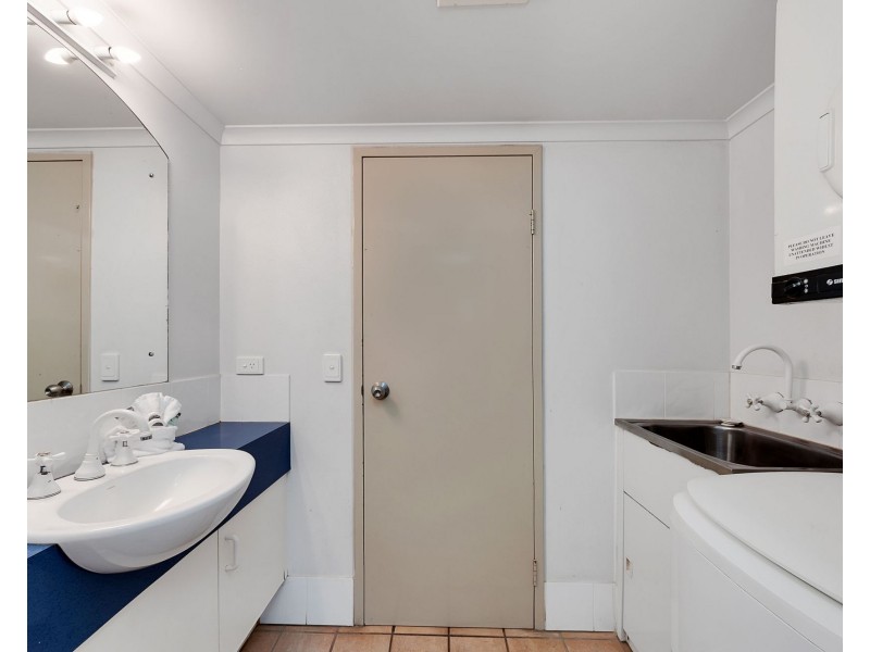 18and22/670-678 Bruce Highway, Woree QLD 4868