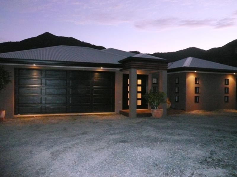 27 Bundey Street, Bentley Park QLD 4869