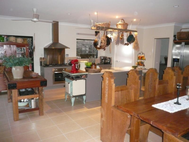 27 Bundey Street, Bentley Park QLD 4869