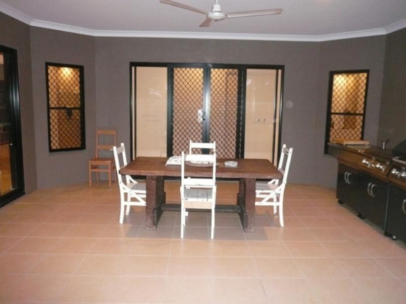 27 Bundey Street, Bentley Park QLD 4869