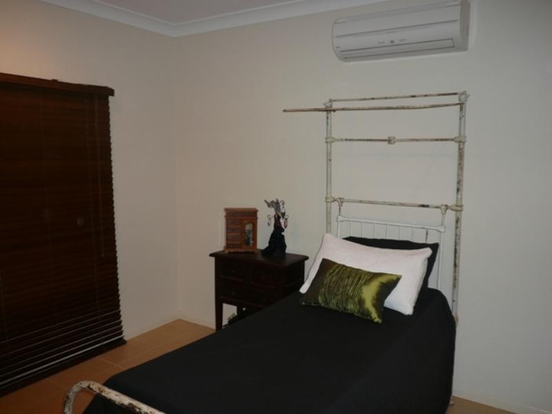 27 Bundey Street, Bentley Park QLD 4869