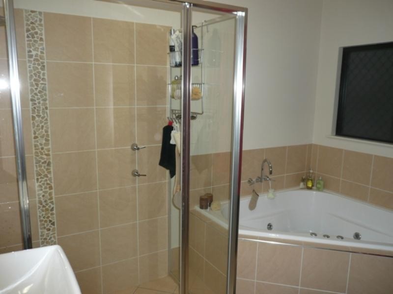 27 Bundey Street, Bentley Park QLD 4869