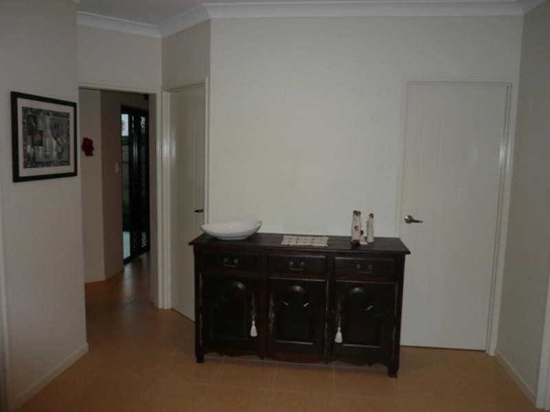 27 Bundey Street, Bentley Park QLD 4869