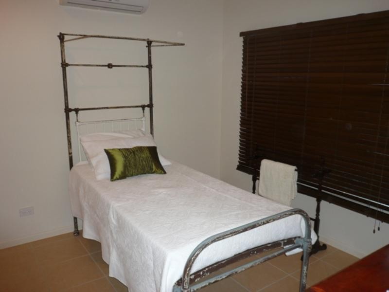 27 Bundey Street, Bentley Park QLD 4869