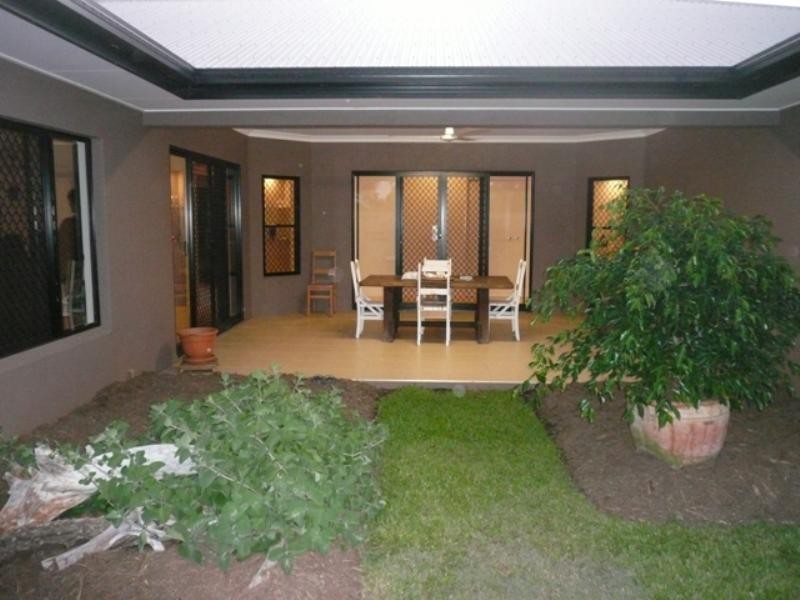 27 Bundey Street, Bentley Park QLD 4869