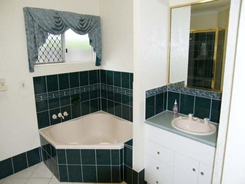 2 Jitta Close, Mount Sheridan QLD 4868