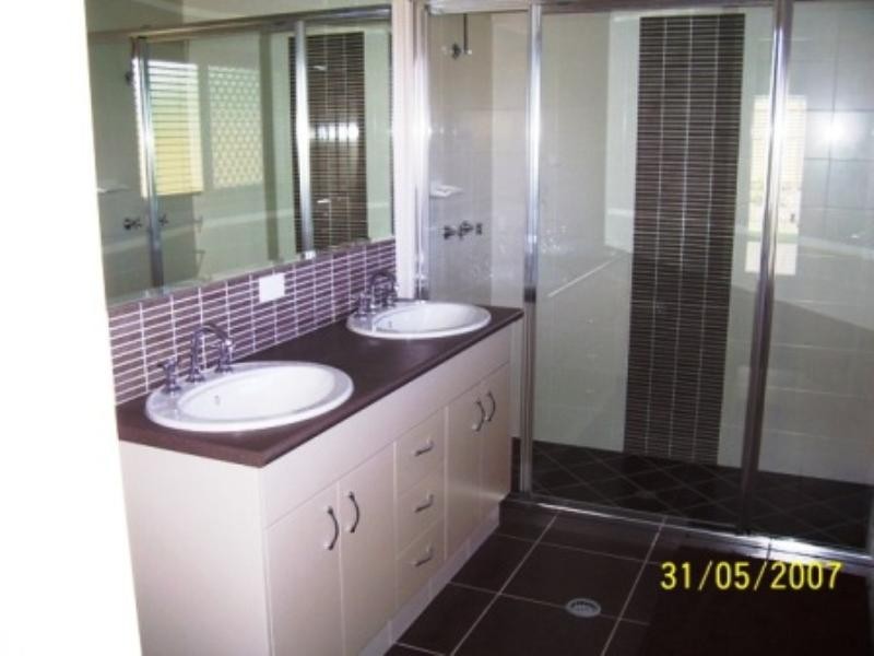 Bentley Park QLD 4869