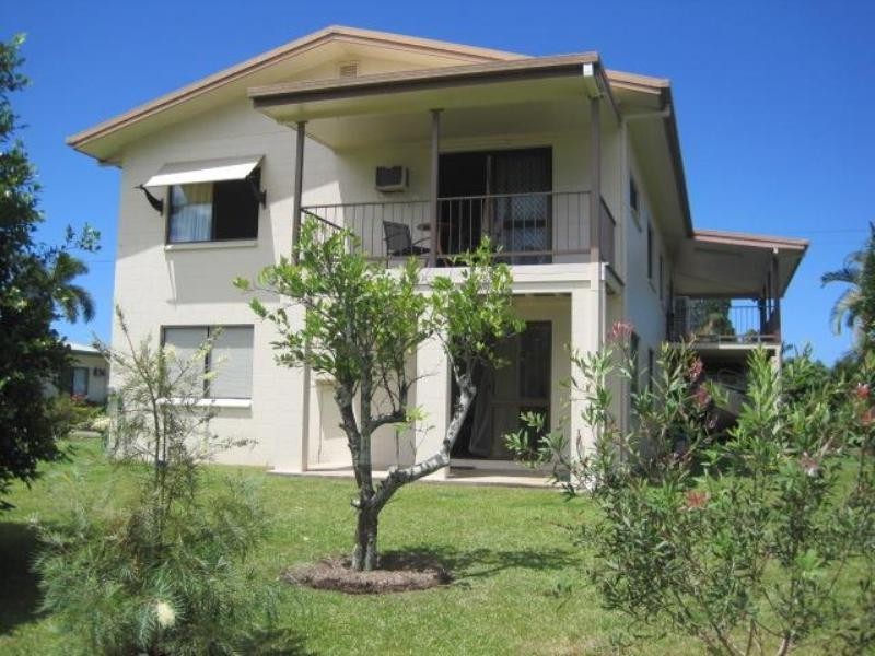 35 Hancock Street, Cairns QLD 4870