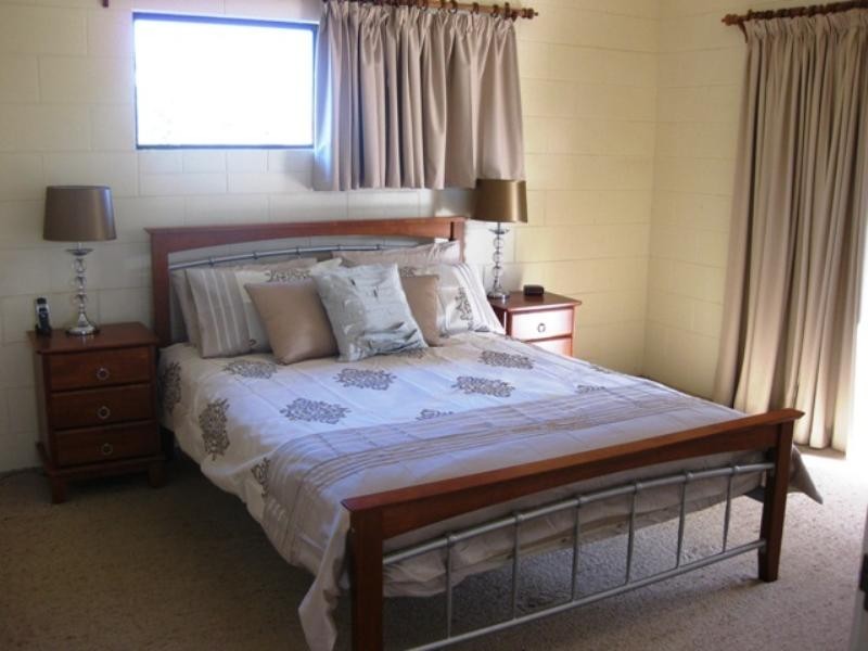 35 Hancock Street, Cairns QLD 4870