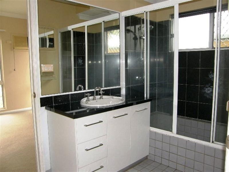 118 Robert Road, Bentley Park QLD 4869