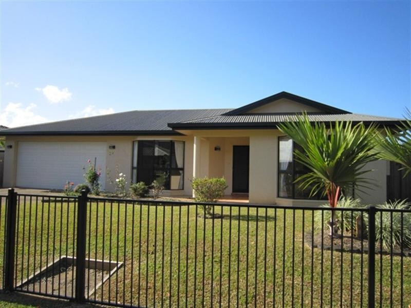 27 Fitzmaurice Drive, Bentley Park QLD 4869