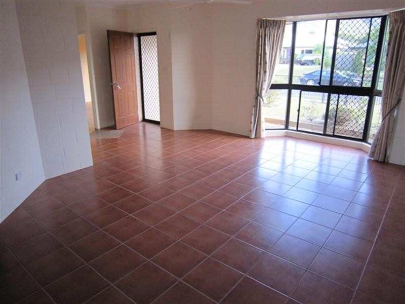 27 Fitzmaurice Drive, Bentley Park QLD 4869