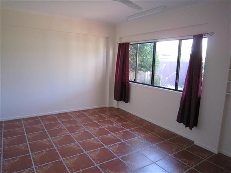 27 Fitzmaurice Drive, Bentley Park QLD 4869