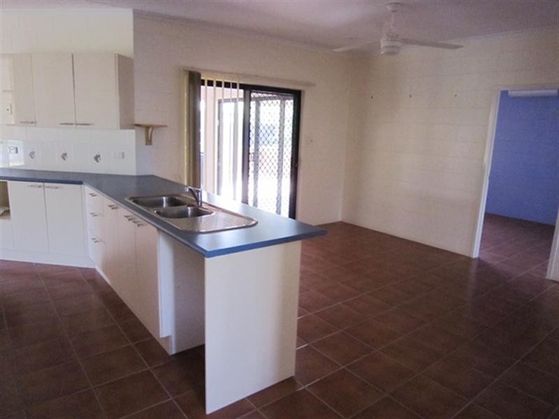 27 Fitzmaurice Drive, Bentley Park QLD 4869