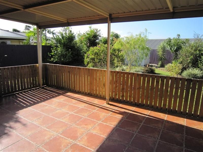 27 Fitzmaurice Drive, Bentley Park QLD 4869