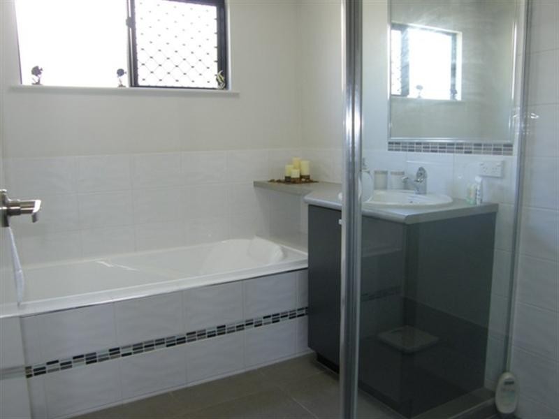 Bentley Park QLD 4869