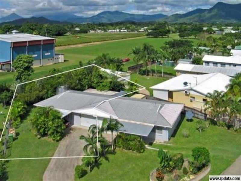 2/105 Robert Road, Bentley Park QLD 4869