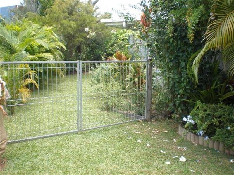2/105 Robert Road, Bentley Park QLD 4869