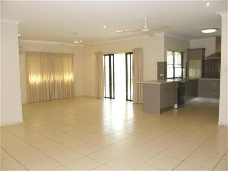 38 Fitzmaurice Drive, Bentley Park QLD 4869