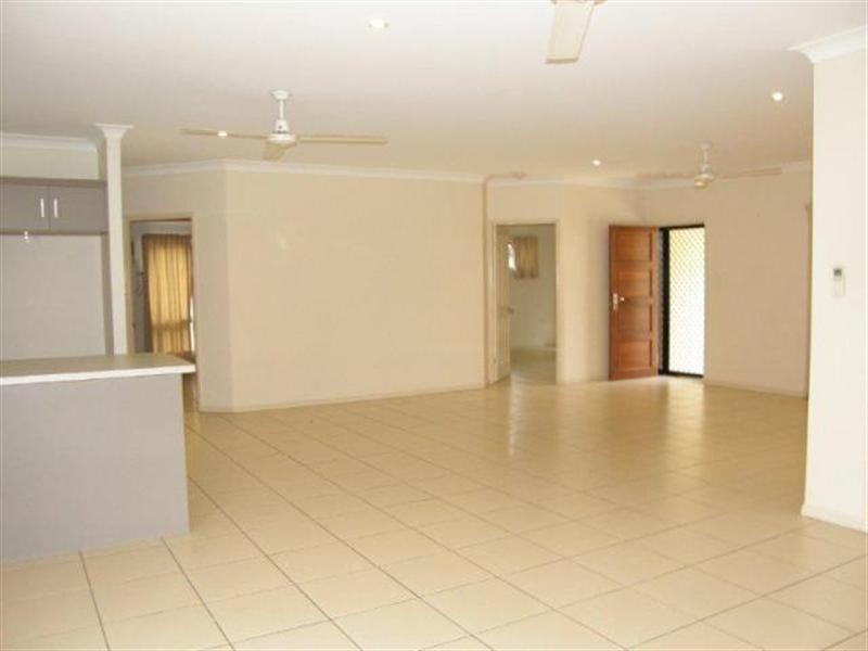 38 Fitzmaurice Drive, Bentley Park QLD 4869