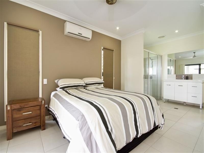 Bentley Park QLD 4869