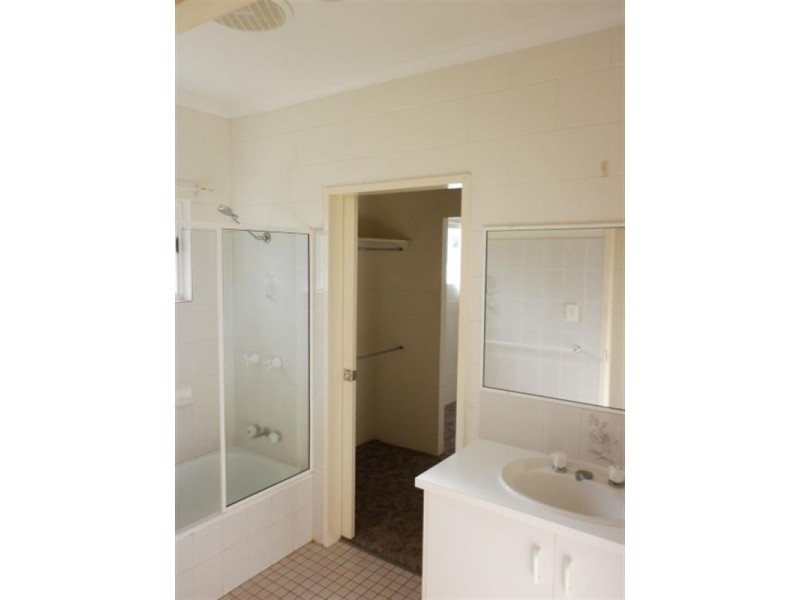 1 Fishburn Street, Bentley Park QLD 4869