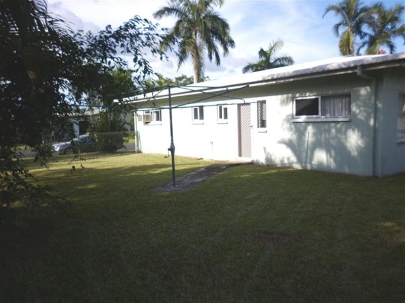 1 Fishburn Street, Bentley Park QLD 4869