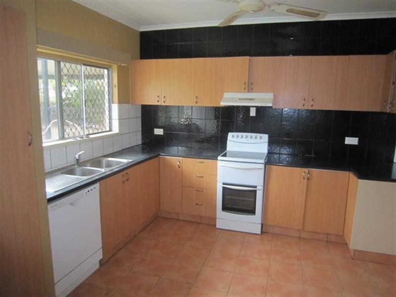 2 Victory Close, Edmonton QLD 4869