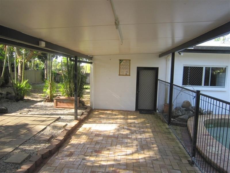 2 Victory Close, Edmonton QLD 4869