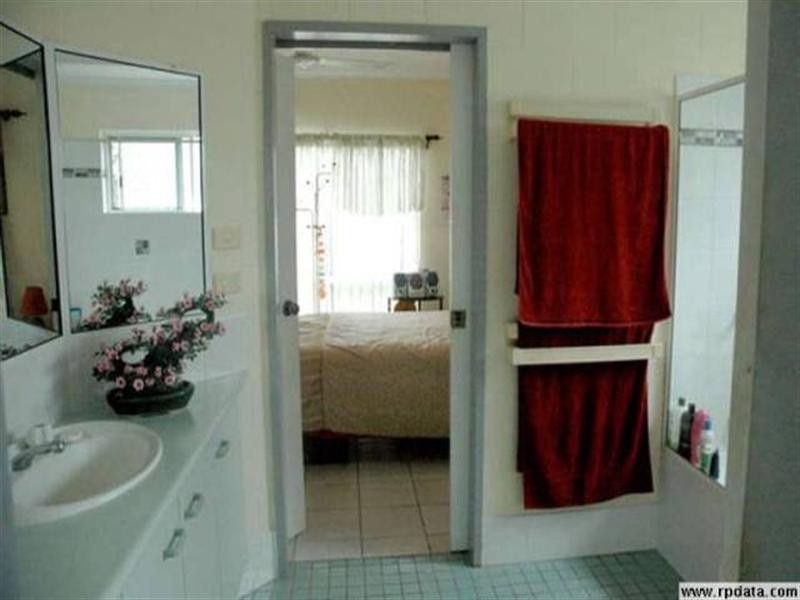 48 Robert Road, Bentley Park QLD 4869