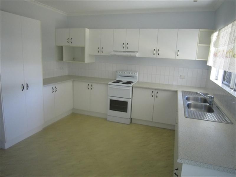 16 Blackbird Close, Bentley Park QLD 4869