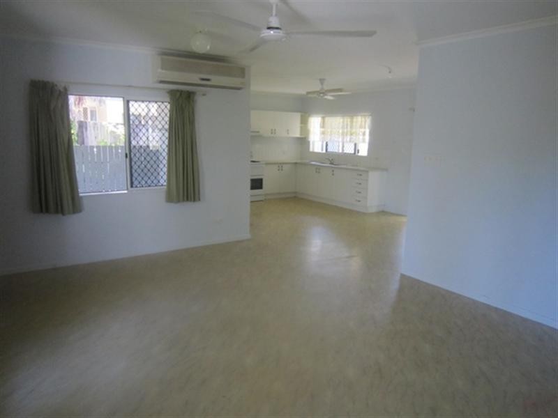 16 Blackbird Close, Bentley Park QLD 4869