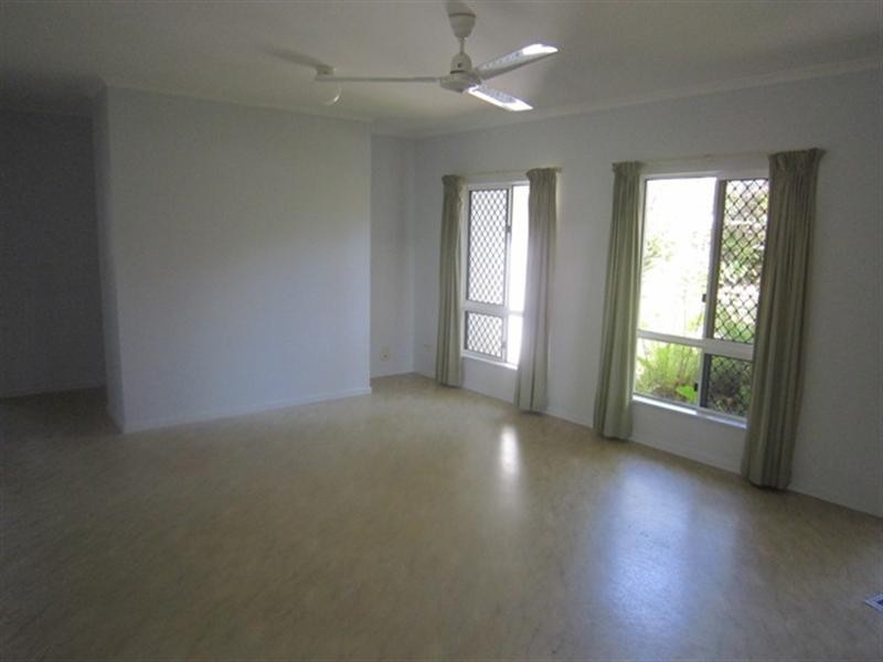 16 Blackbird Close, Bentley Park QLD 4869