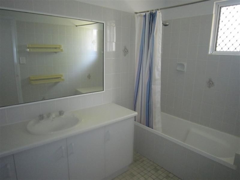 16 Blackbird Close, Bentley Park QLD 4869