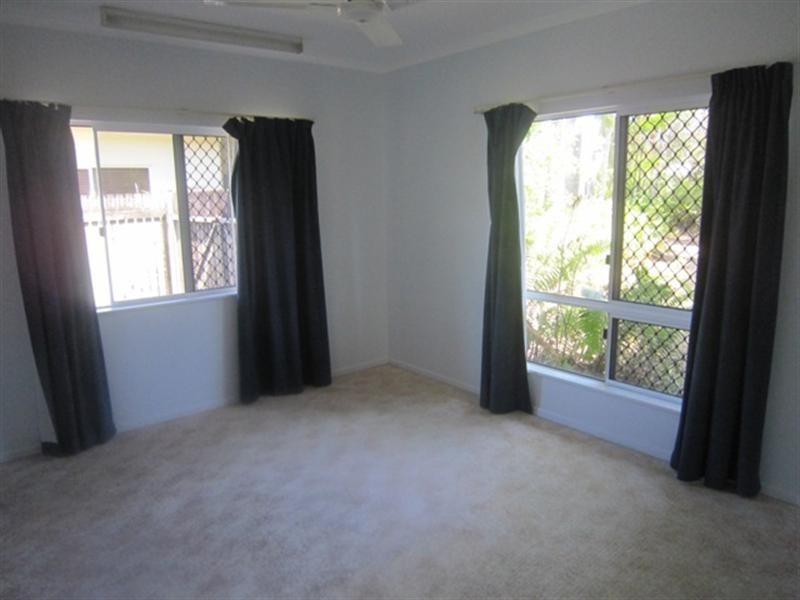 16 Blackbird Close, Bentley Park QLD 4869