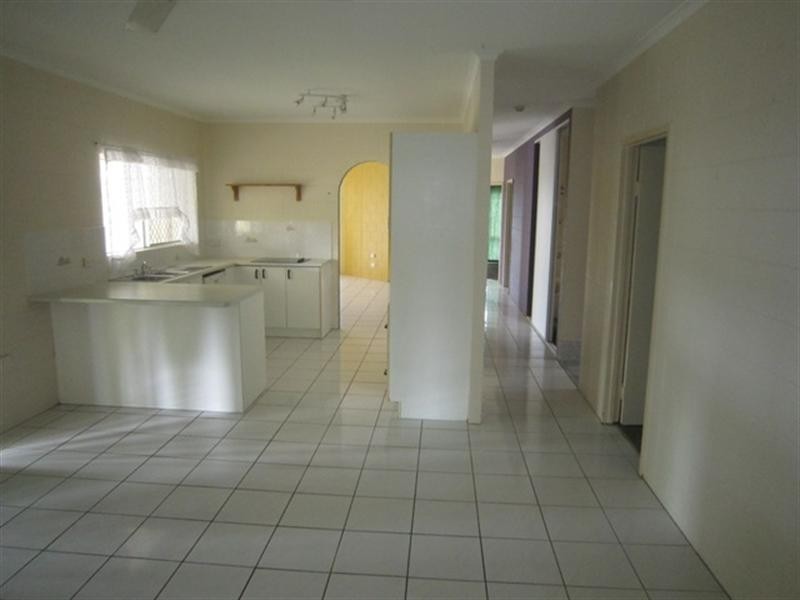 22 Royal saxon Close, Mount Sheridan QLD 4868