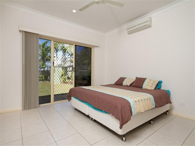 Bentley Park QLD 4869