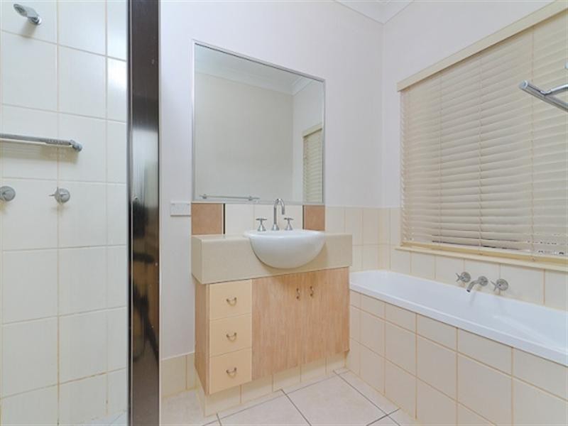 Bentley Park QLD 4869