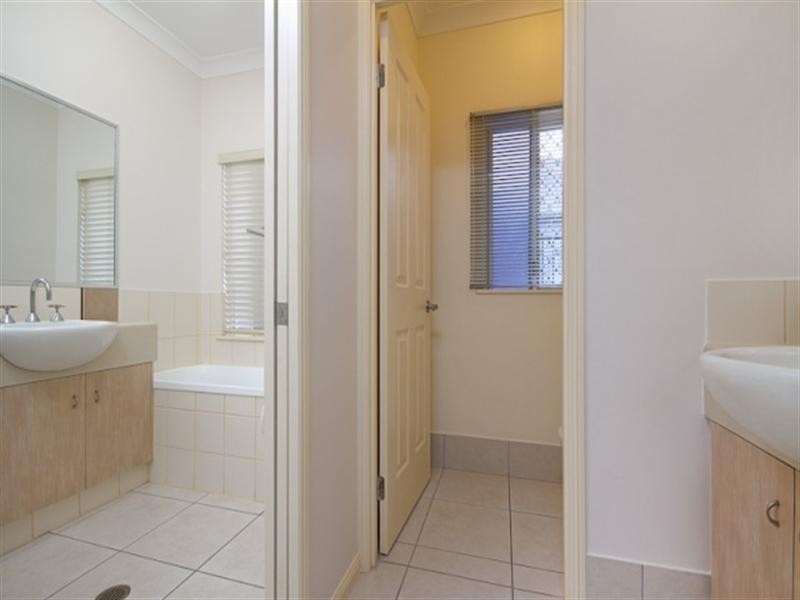 Bentley Park QLD 4869