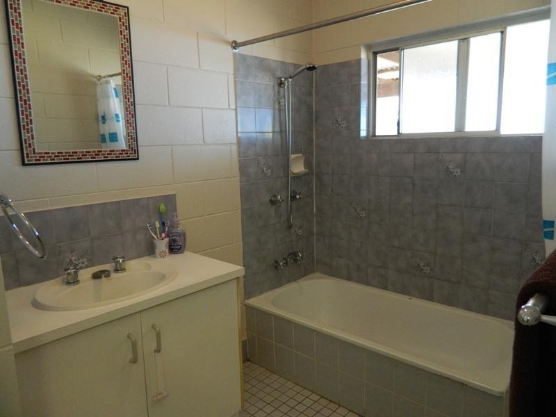 18 Friendship Street, Bentley Park QLD 4869