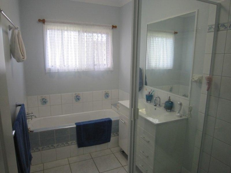 Bentley Park QLD 4869