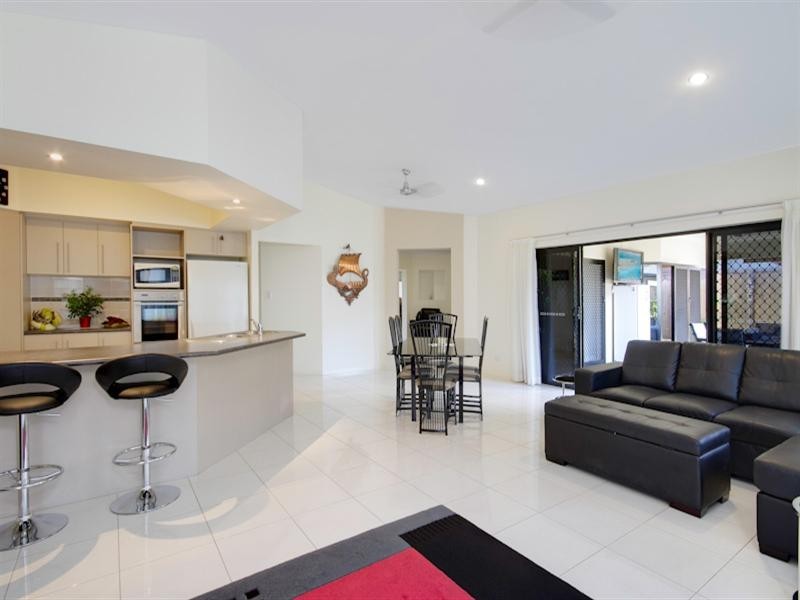 10 Charnley Avenue, Bentley Park QLD 4869